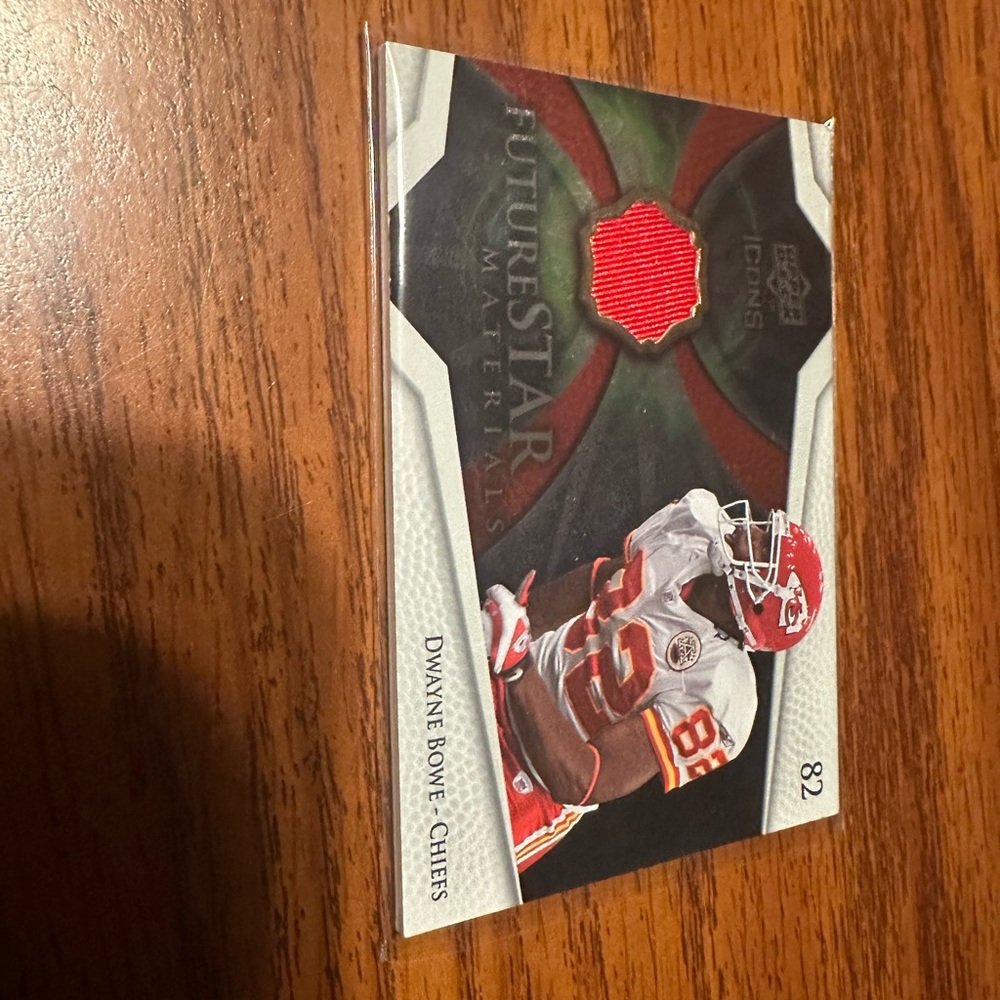 Dwayne Bowe 2008 Upper Deck Icons Football (with jersey material)
